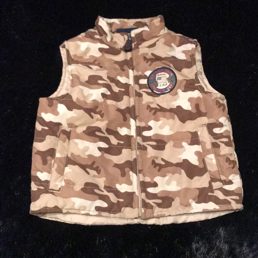Boy’s puffer vest size 12 month